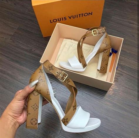 Tacones Louis Vuitton para mujer .